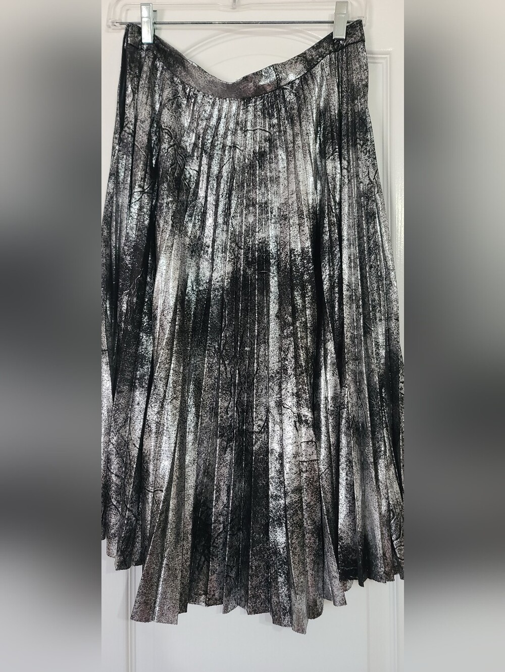Cupio Black and Silver Pleated Skirt